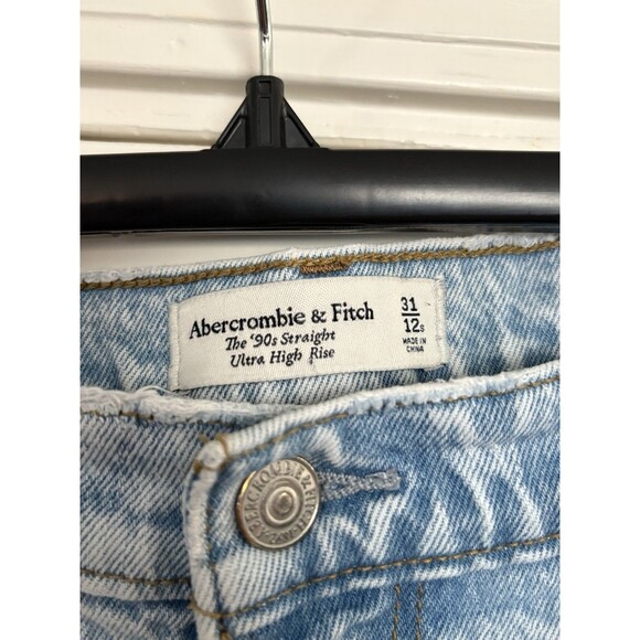 Abercrombie & Fitch The 90's Straight Ultra High Rise Size 31/12S Light Wash - Picture 2 of 4